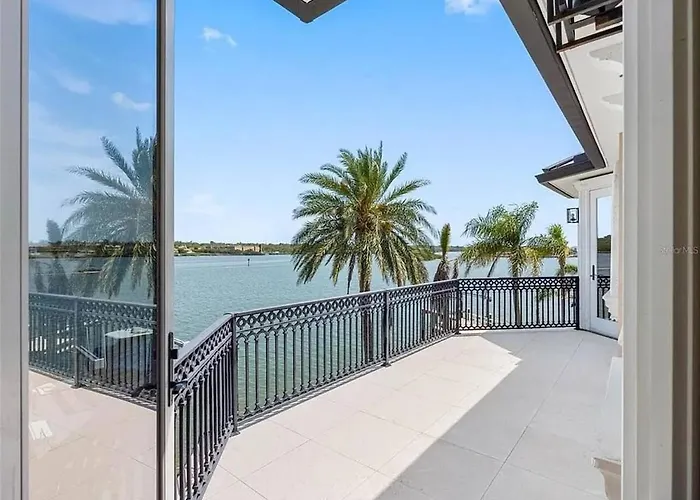 Intercoastal Escape - Water Views - Pool & Hot Tub Clearwater Beach