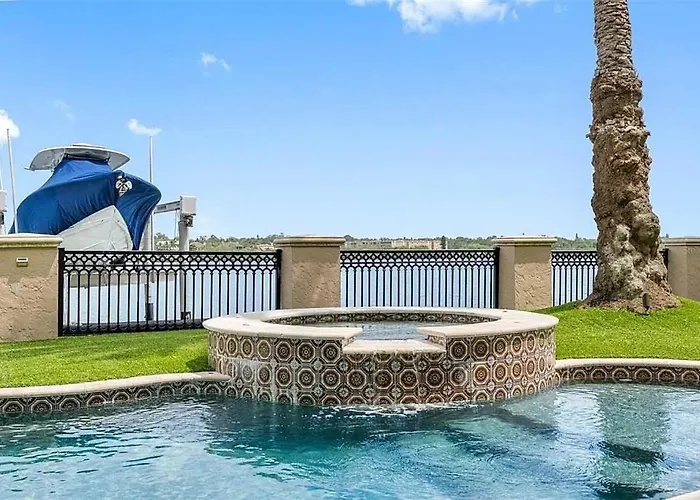 Holiday home Intercoastal Escape - Water Views - Pool & Hot Tub