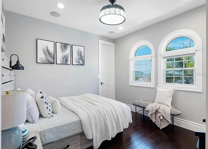 Intercoastal Escape - Water Views - Pool & Hot Tub Holiday home Clearwater Beach