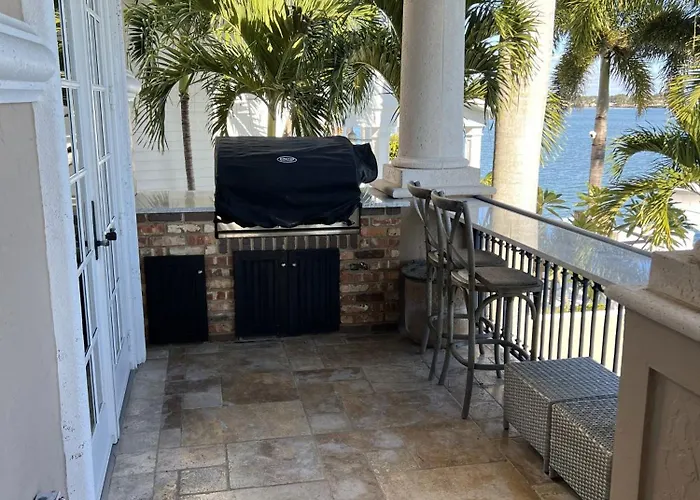 Intercoastal Escape - Water Views - Pool & Hot Tub Holiday home Clearwater Beach