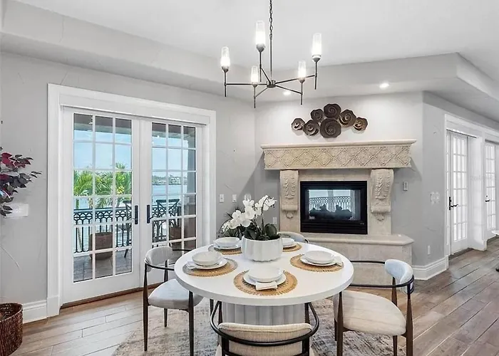 Intercoastal Escape - Water Views - Pool & Hot Tub Holiday home Clearwater Beach