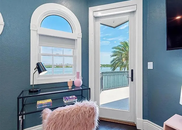 Intercoastal Escape - Water Views - Pool & Hot Tub * Clearwater Beach